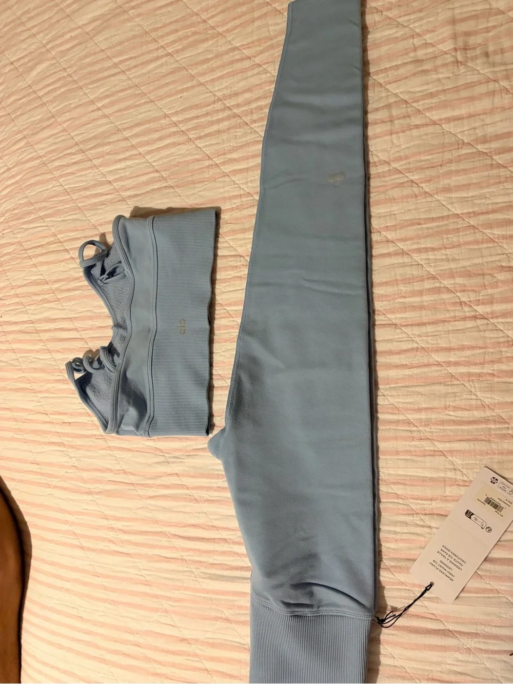 ALO Yoga celestial blue
